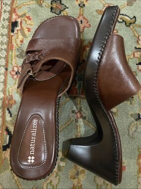 Naturalizer “RAVE”Brown Leather Wedge Mule Slides